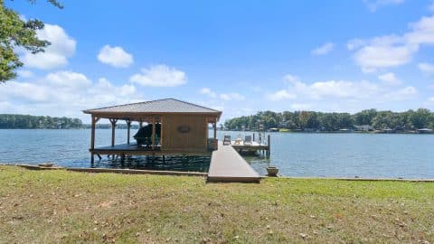 Leisure Lake Escape Backyard