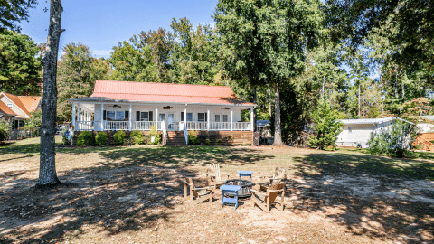 Leisure Lake Escape Backyard