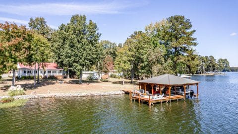 Leisure Lake Escape Deck