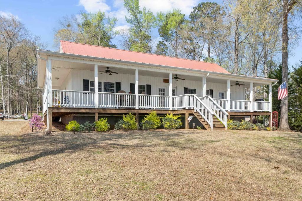 Leisure Lake Escape Exterior