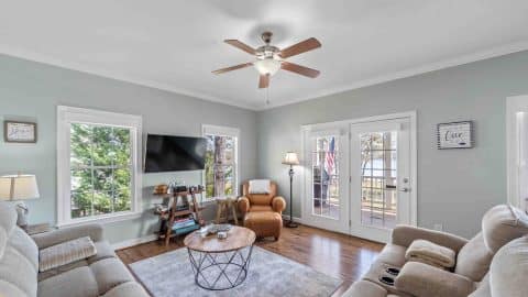 Leisure Lake Escape Living room
