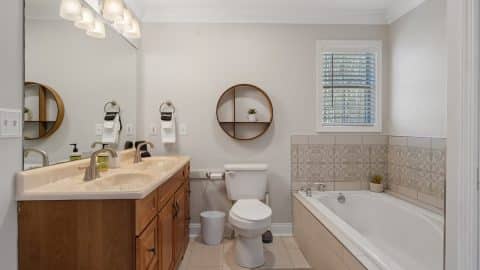 sunset estate Full bathroom