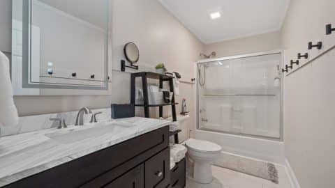 sunset estate Full bathroom