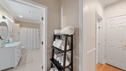 sunset estate Full bathroom