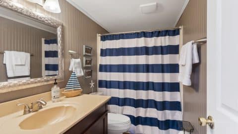 Leisure Point Full bathroom