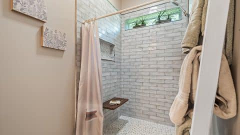 Three Willows Full bathroom