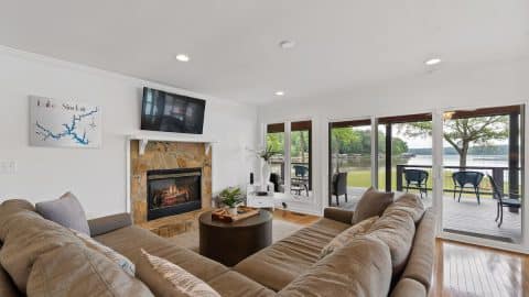 Panoramic Point Living room