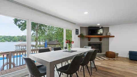 Aquatic Oasis Dining area
