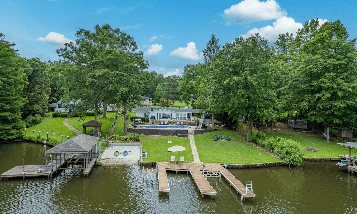 Aquatic Oasis Exterior