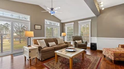 Cashel on the Lake living room