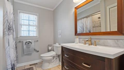 Persimmon Place Full bathroom