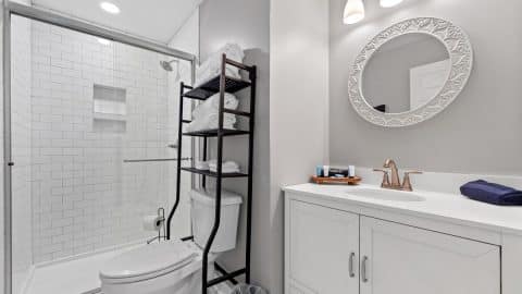 Perfect Landing Full bathroom