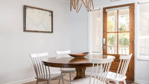 Wake - Lake Dining area