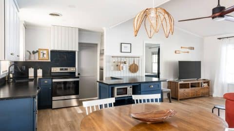 Wake - Lake Full kitchen