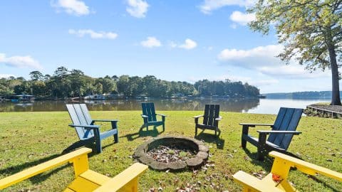 Peninsula on Lake Sinclair Backyard