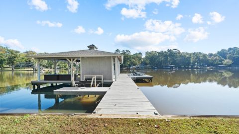 Peninsula on Lake Sinclair Deck