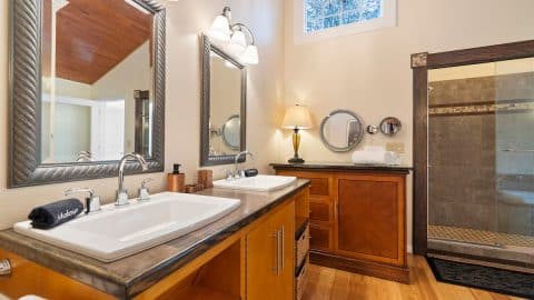 Peninsula on Lake Sinclair Full bathroom