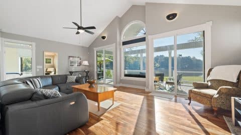 Peninsula on Lake Sinclair Living room
