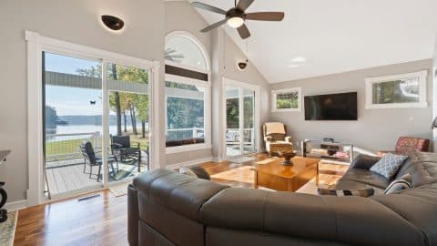 Peninsula on Lake Sinclair Living room