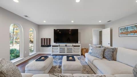 Serenity on sinclair Living room