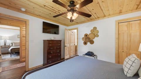 The Lodge on Lake Sinclair Bedroom