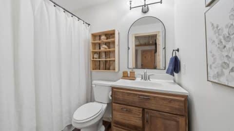 The Lodge on Lake Sinclair Full bathroom