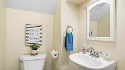 Fox Glove Retreat - Half bathroom